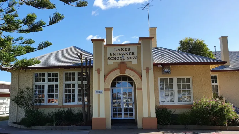 The school's 1926 administration building on Myer Street